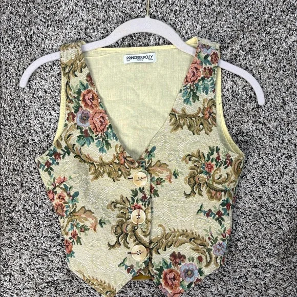 Princess Polly Brinna Tapestry Floral Patterned Button-Up Vest Top - Picture 8 of 10